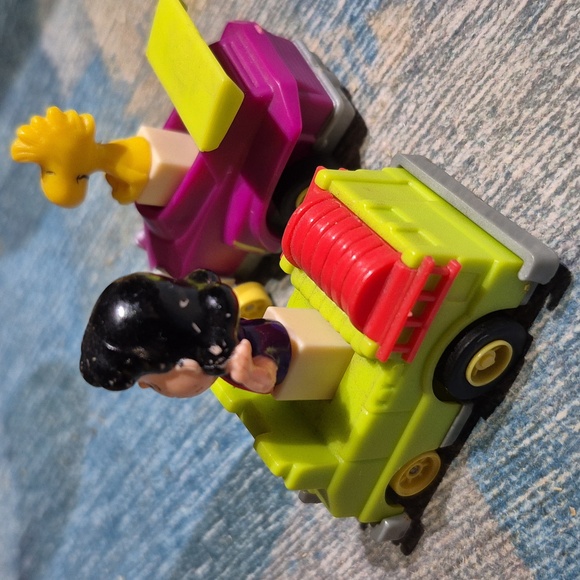 Charlie Brown, Lucy, Woodstock and Snoopy Pull Back Action Toy Car - Picture 10 of 12